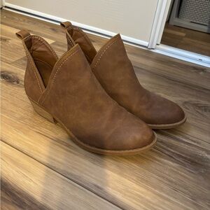 Universal Thread Tan Ankle Booties